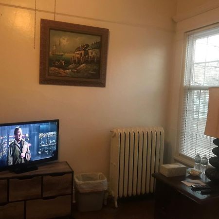 5 Star Victorian Mansion-Downtown No Locals Bed & Breakfast Erie Bagian luar foto