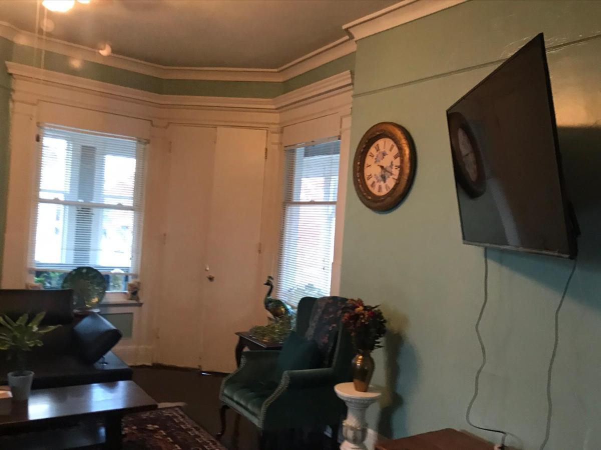 5 Star Victorian Mansion-Downtown No Locals Bed & Breakfast Erie Bagian luar foto