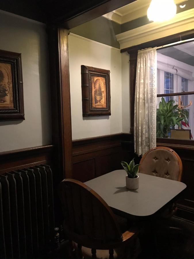 5 Star Victorian Mansion-Downtown No Locals Bed & Breakfast Erie Bagian luar foto