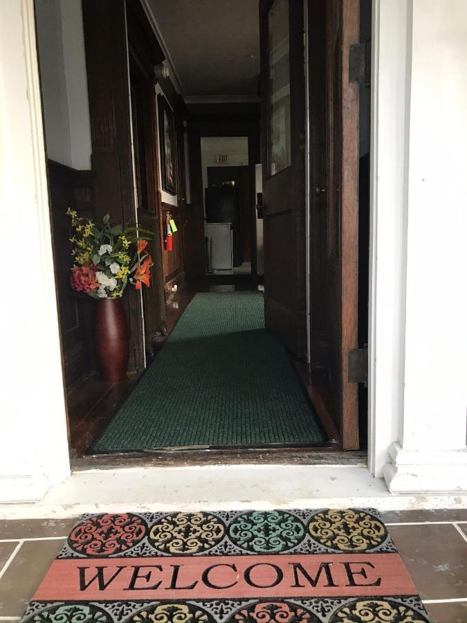 5 Star Victorian Mansion-Downtown No Locals Bed & Breakfast Erie Bagian luar foto