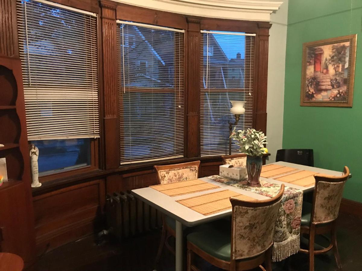 5 Star Victorian Mansion-Downtown No Locals Bed & Breakfast Erie Bagian luar foto