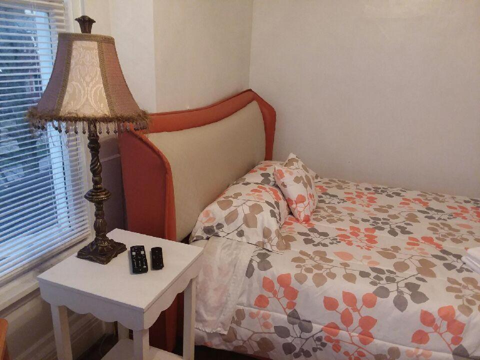 5 Star Victorian Mansion-Downtown No Locals Bed & Breakfast Erie Bagian luar foto